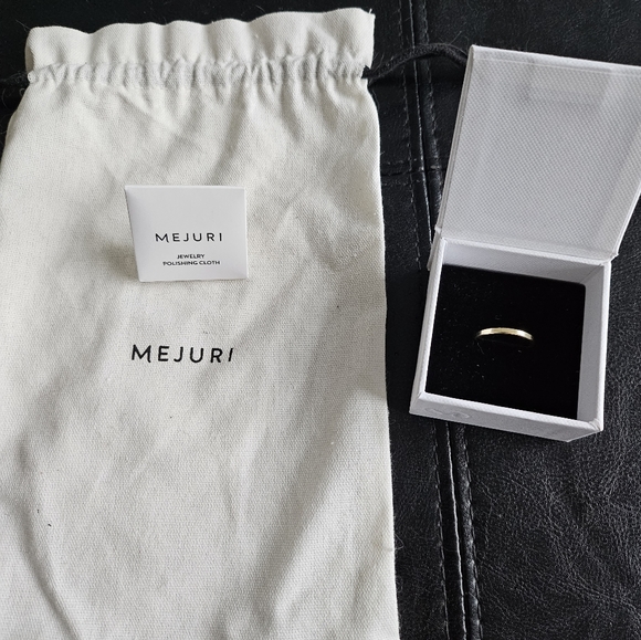 Mejuri 2mm Smooth Band Ring 14k gold - EUC - Picture 5 of 6